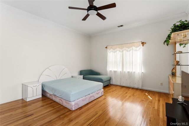 225 Barton Avenue, Melville, NY 11747