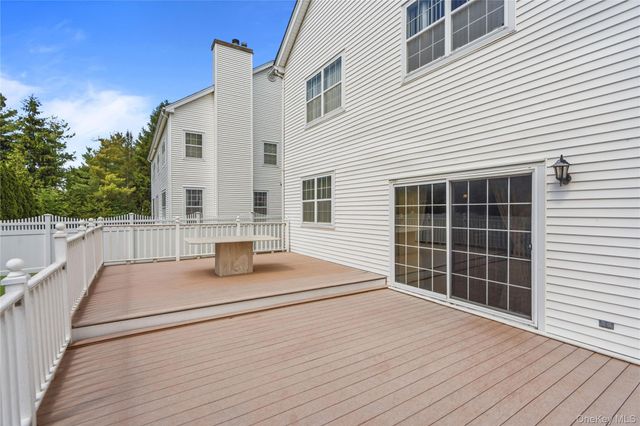 225 Barton Avenue, Melville, NY 11747