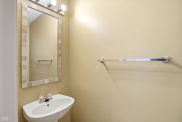 10802 Pleasant View Lane, Fishers, IN 46038
