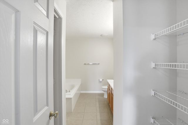 10802 Pleasant View Lane, Fishers, IN 46038