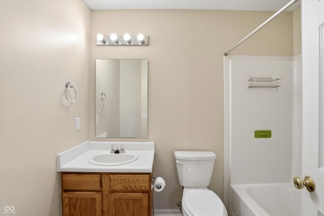 10802 Pleasant View Lane, Fishers, IN 46038