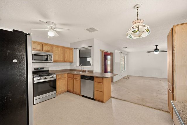 1 El Tigre Drive, Los Lunas, NM 87031