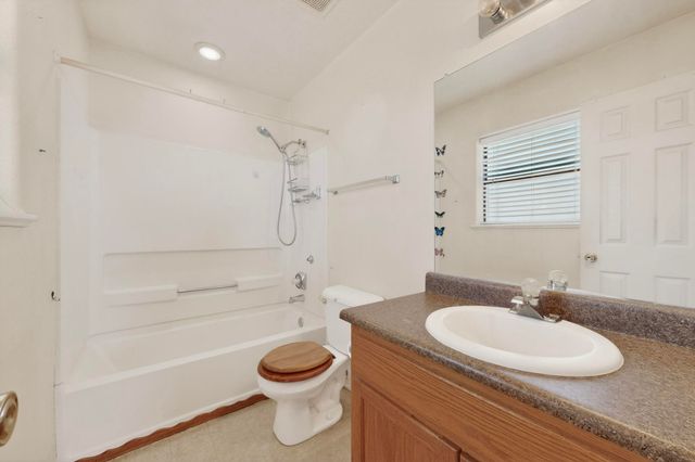 1 El Tigre Drive, Los Lunas, NM 87031