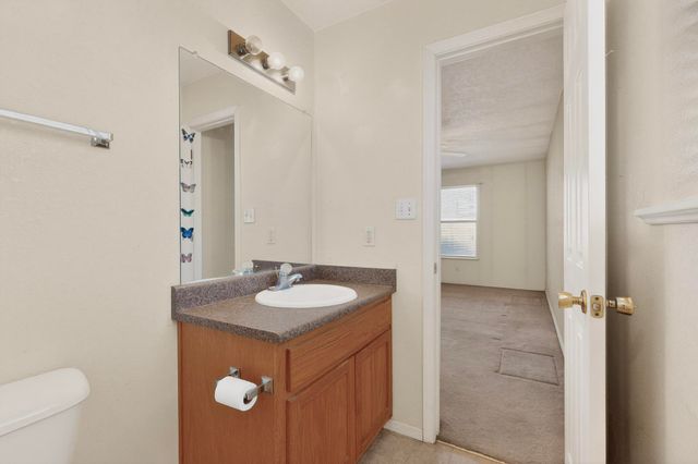 1 El Tigre Drive, Los Lunas, NM 87031