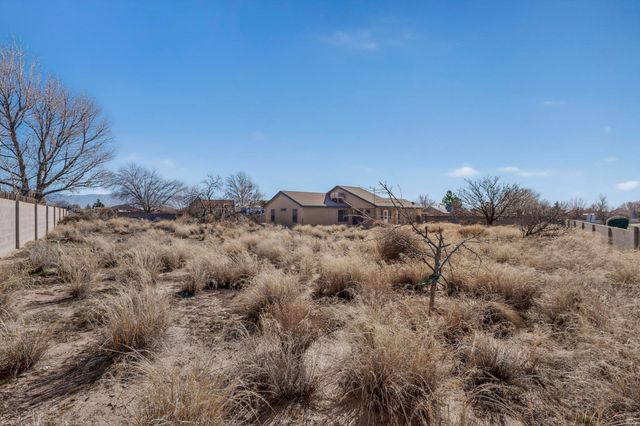 1 El Tigre Drive, Los Lunas, NM 87031