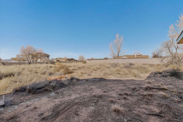1 El Tigre Drive, Los Lunas, NM 87031
