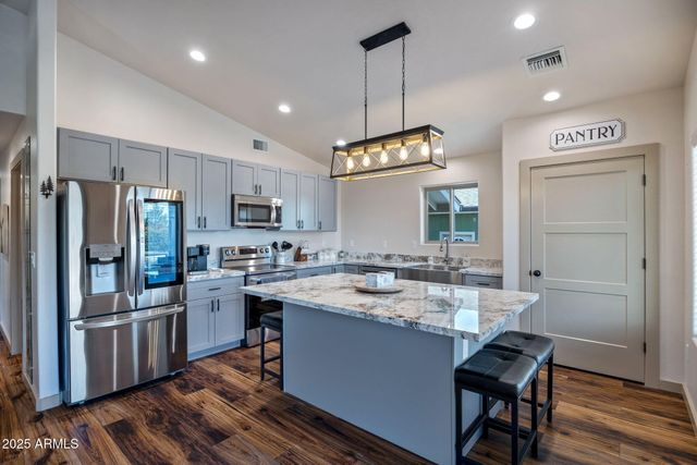 2231 SITGREAVES Drive, Overgaard, AZ 85933