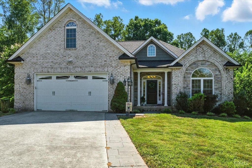 206 Creekview Court, Lynchburg, VA 24502