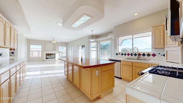 55 S TREVINO Road, Santa Teresa, NM 88008