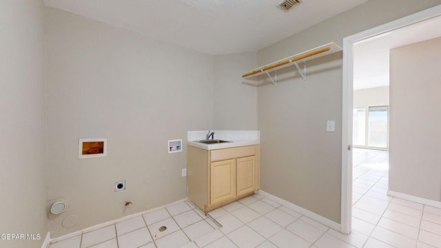 55 S TREVINO Road, Santa Teresa, NM 88008