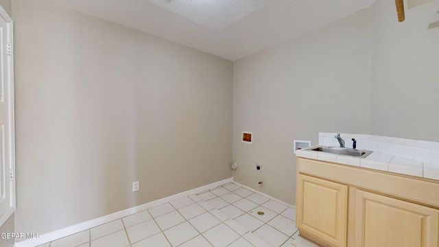 55 S TREVINO Road, Santa Teresa, NM 88008