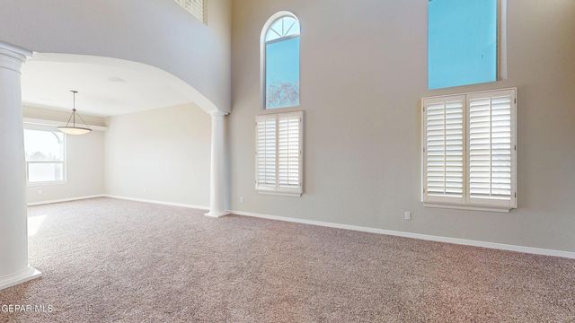 55 S TREVINO Road, Santa Teresa, NM 88008