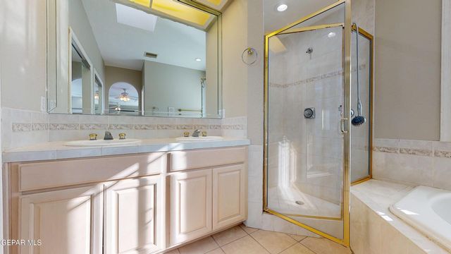 55 S TREVINO Road, Santa Teresa, NM 88008