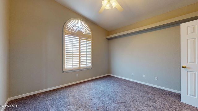 55 S TREVINO Road, Santa Teresa, NM 88008