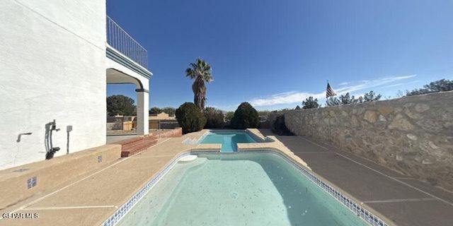 55 S TREVINO Road, Santa Teresa, NM 88008