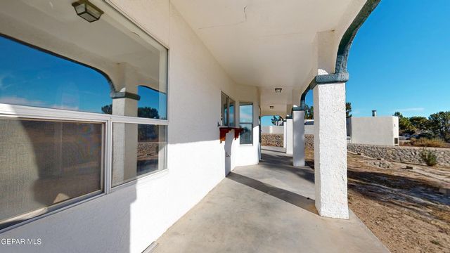 55 S TREVINO Road, Santa Teresa, NM 88008