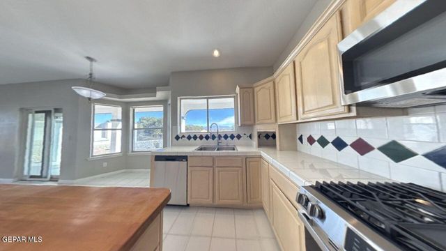 55 S TREVINO Road, Santa Teresa, NM 88008