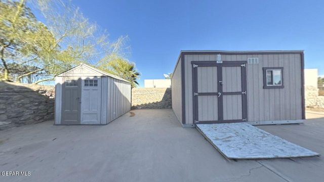 55 S TREVINO Road, Santa Teresa, NM 88008