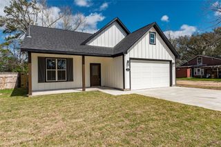 217 E Southland Avenue, Alvin, TX 77511