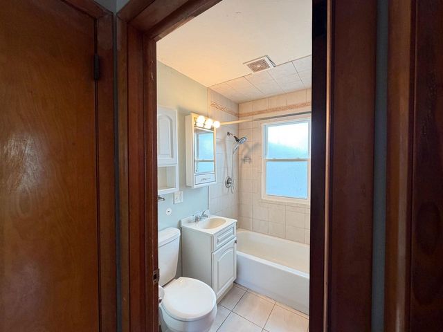 1534 S Osborne Avenue, Janesville, WI 53546