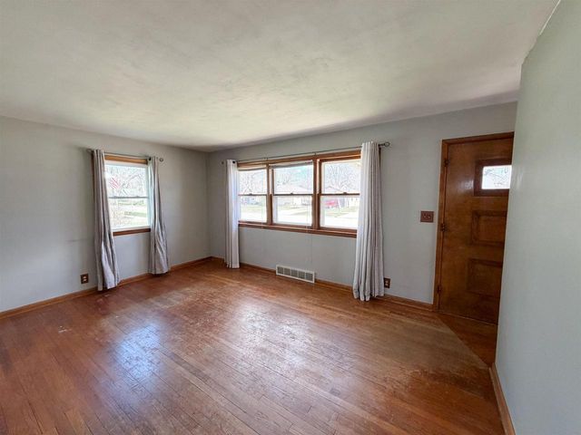 1534 S Osborne Avenue, Janesville, WI 53546