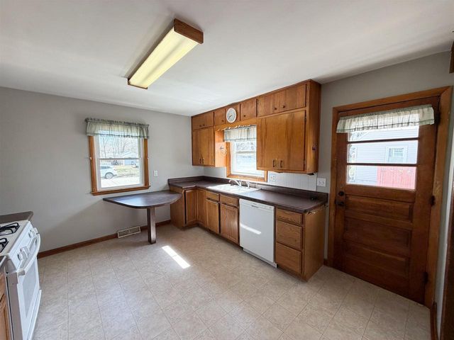 1534 S Osborne Avenue, Janesville, WI 53546