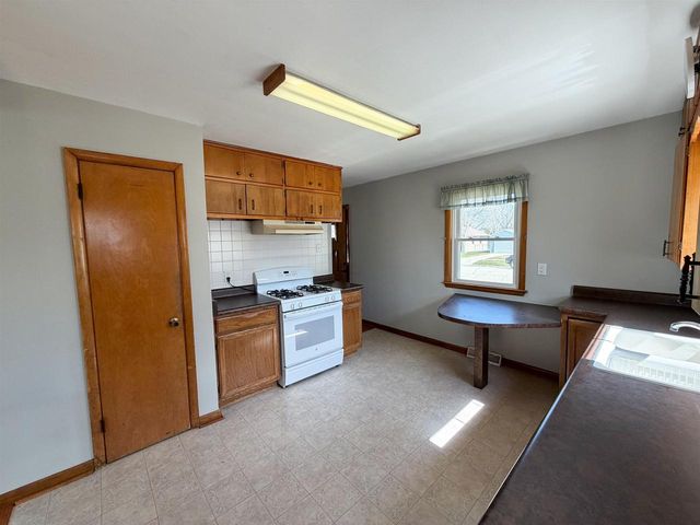 1534 S Osborne Avenue, Janesville, WI 53546