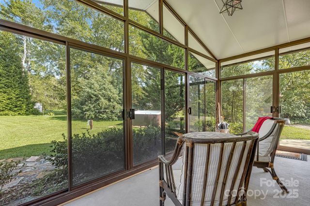 1716 Glenheath Drive, Hendersonville, NC 28791