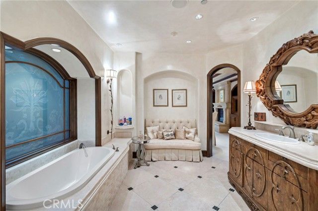 7 Lochmoor, Newport Beach, CA 92660