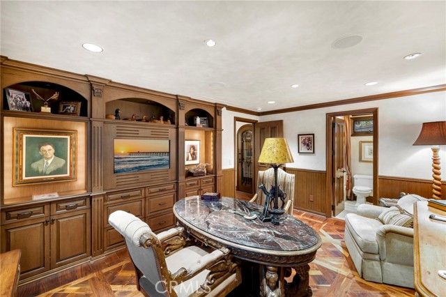 7 Lochmoor, Newport Beach, CA 92660