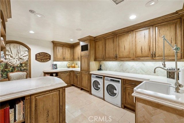 7 Lochmoor, Newport Beach, CA 92660