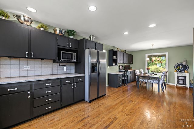 8929 ROBIN HILL ROAD Drive, Woodstock, IL 60098
