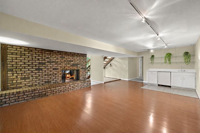8929 ROBIN HILL ROAD Drive, Woodstock, IL 60098