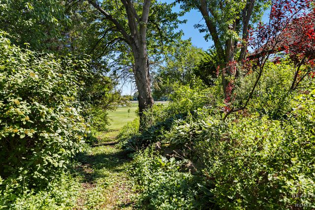 8929 ROBIN HILL ROAD Drive, Woodstock, IL 60098