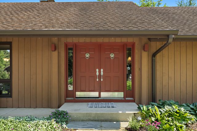 8929 ROBIN HILL ROAD Drive, Woodstock, IL 60098