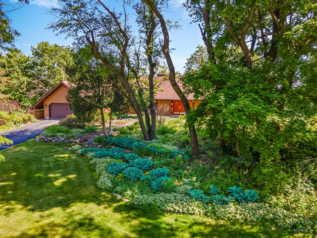 8929 ROBIN HILL ROAD Drive, Woodstock, IL 60098