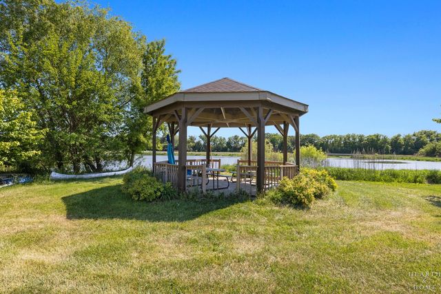 8929 ROBIN HILL ROAD Drive, Woodstock, IL 60098