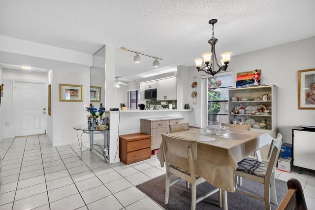 10215 N Circle Lake Drive 101, Boynton Beach, FL 33437
