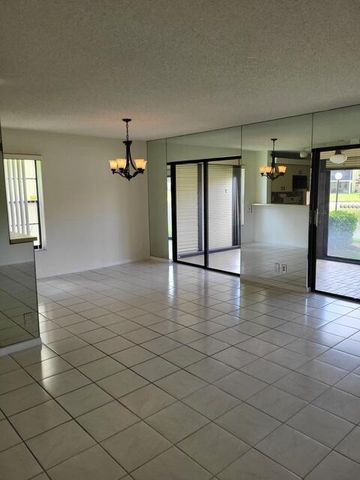 10215 N Circle Lake Drive 101, Boynton Beach, FL 33437