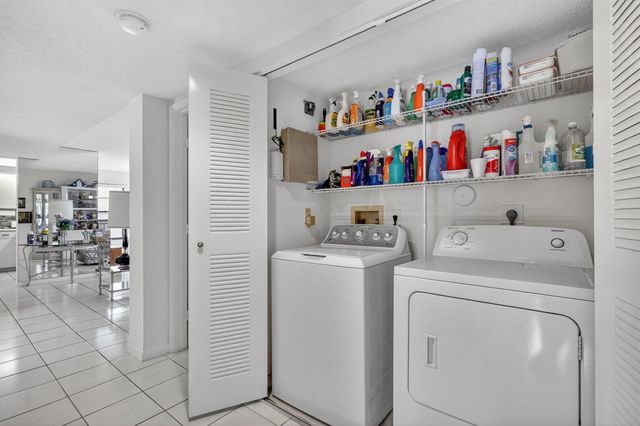 10215 N Circle Lake Drive 101, Boynton Beach, FL 33437