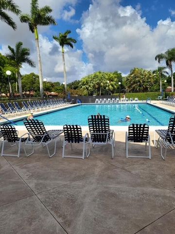 10215 N Circle Lake Drive 101, Boynton Beach, FL 33437