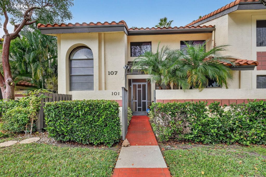 10215 N Circle Lake Drive 101, Boynton Beach, FL 33437