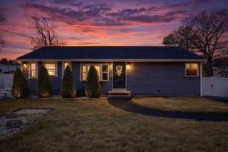 847 Washington St, Easton, MA 02375