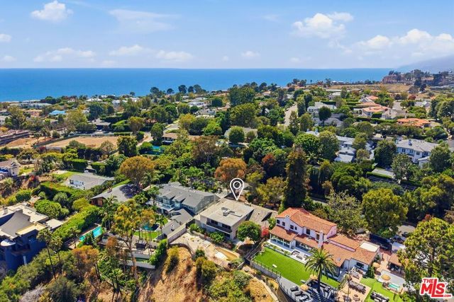 434 Chautauqua Boulevard, Pacific Palisades, CA 90272