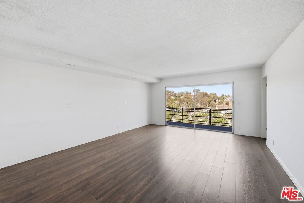 Image 11 of property listing at 434 Chautauqua Boulevard, Pacific Palisades, CA 90272