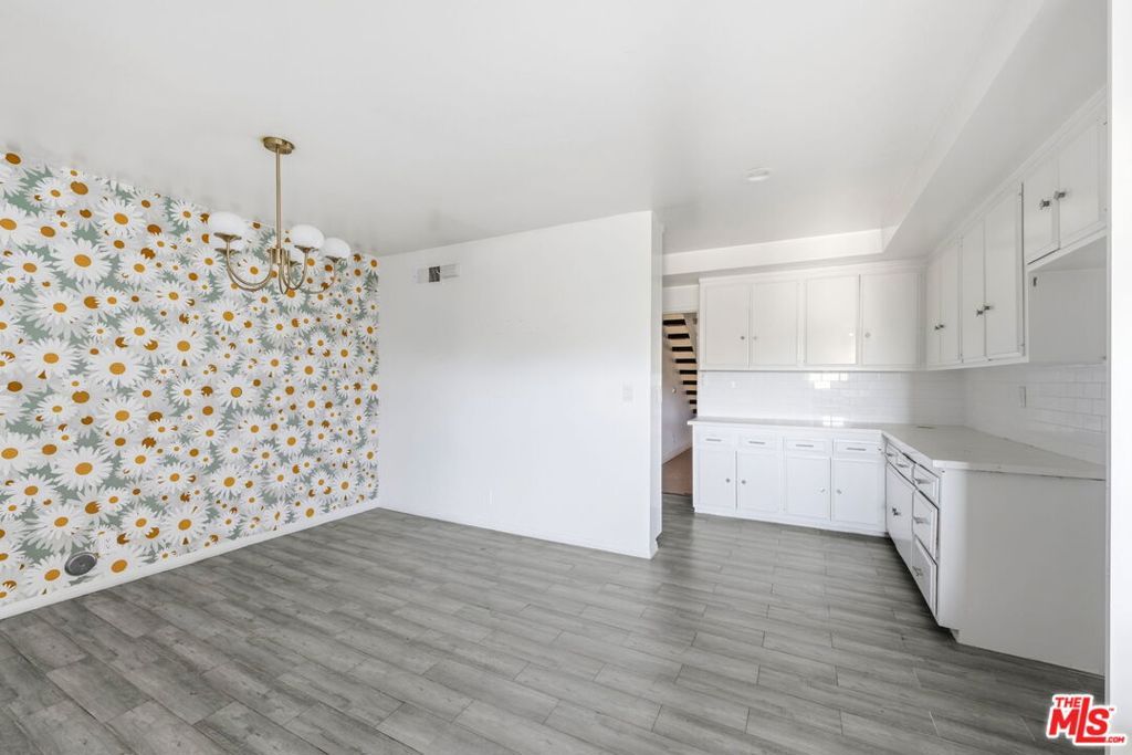 Image 5 of property listing at 434 Chautauqua Boulevard, Pacific Palisades, CA 90272