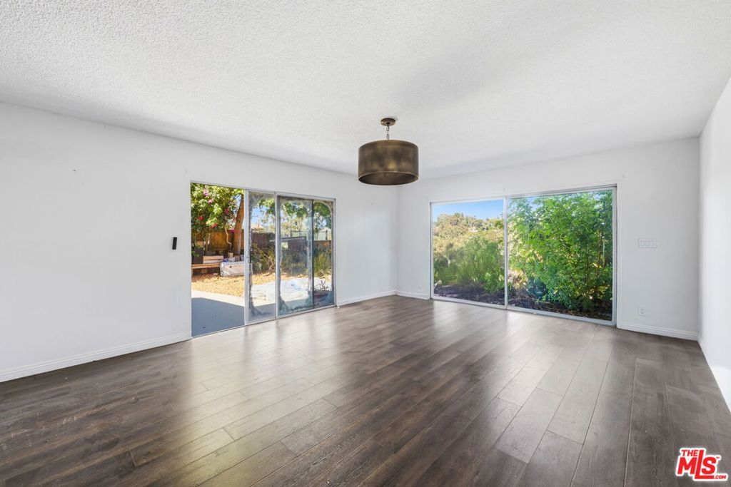 Image 6 of property listing at 434 Chautauqua Boulevard, Pacific Palisades, CA 90272