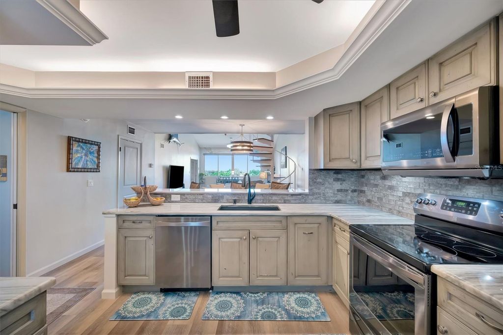 Image 10 of property listing at 9604 CORTEZ ROAD W 436, Bradenton, FL 34210