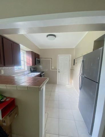 1105 NE 112th St, Miami, FL 33161