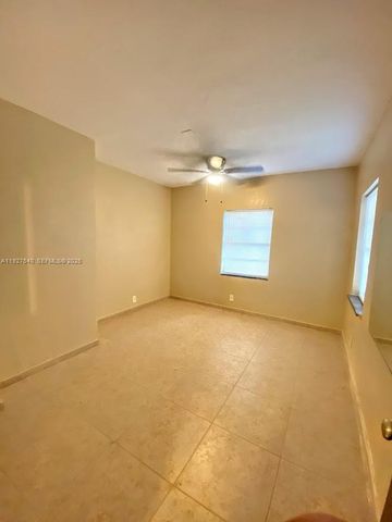 1105 NE 112th St, Miami, FL 33161